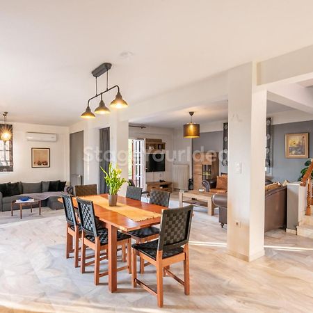 Τraditional Fully Detached Villa On A Luxurious Hillock Of Thessaloniki With Its Own Garden Also For Family & Wedding Gatherings For 10 To 25 People Only 15 Minutes From Airport Zewnętrze zdjęcie