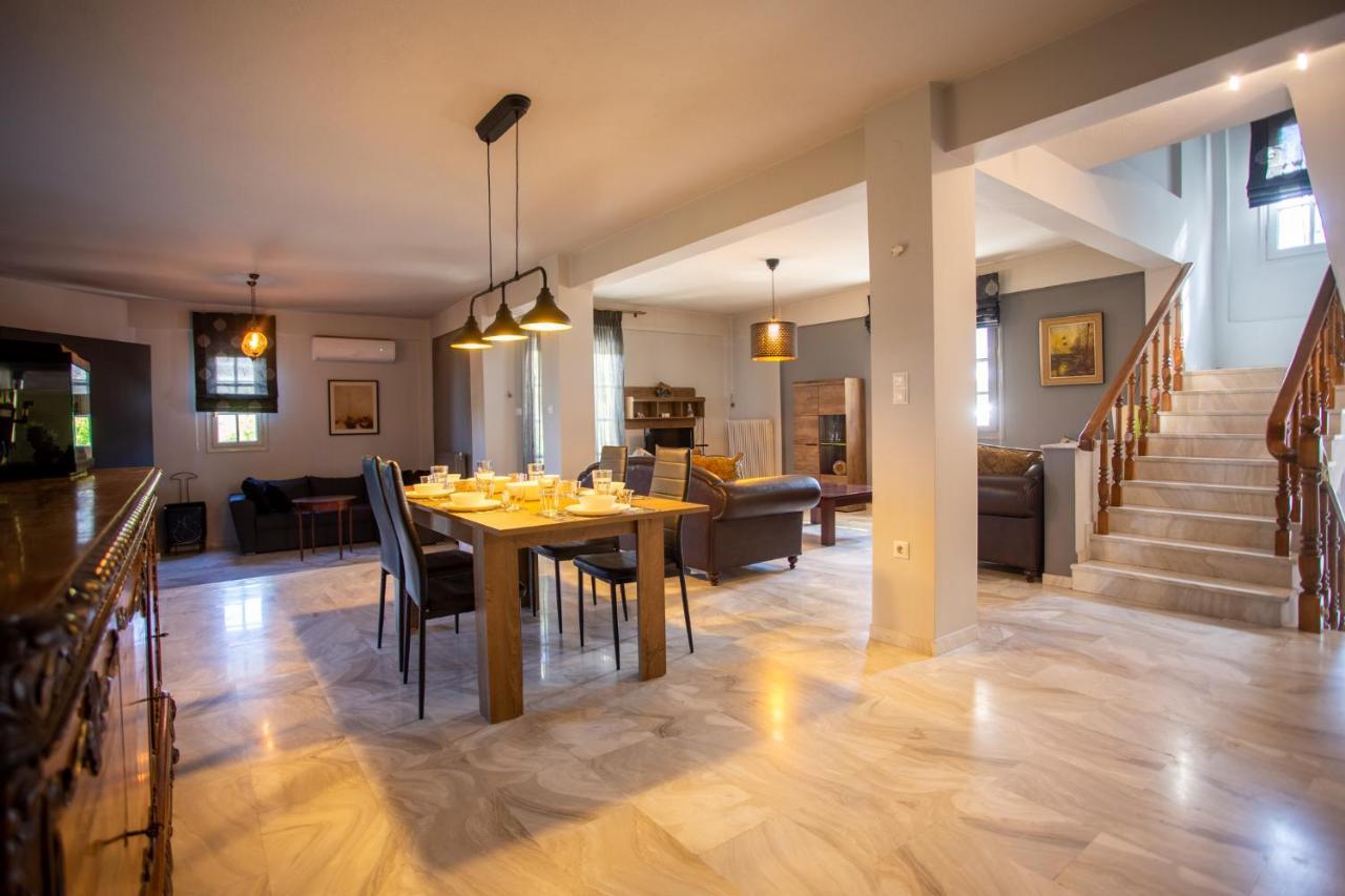 Τraditional Fully Detached Villa On A Luxurious Hillock Of Thessaloniki With Its Own Garden Also For Family & Wedding Gatherings For 10 To 25 People Only 15 Minutes From Airport Zewnętrze zdjęcie