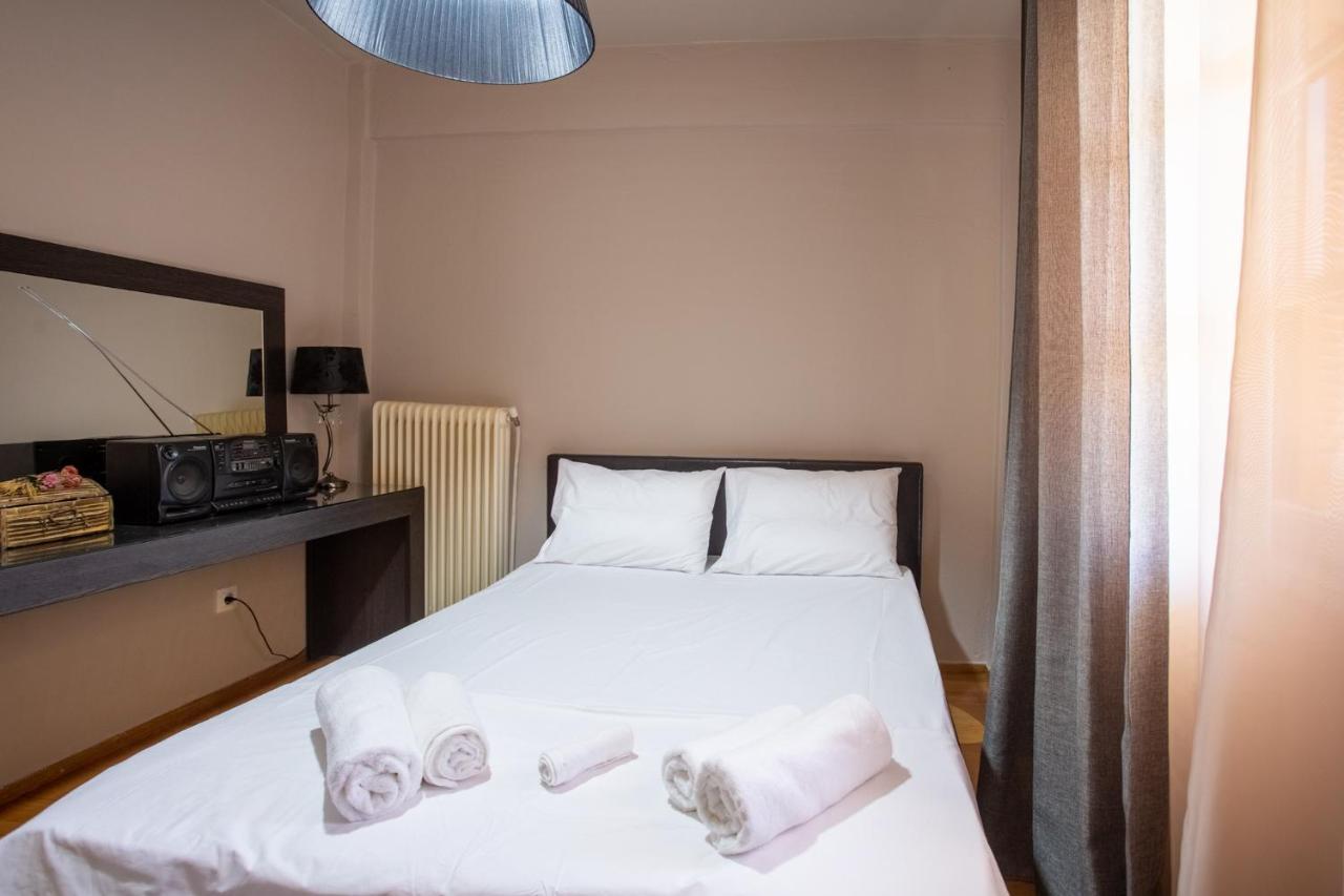 Τraditional Fully Detached Villa On A Luxurious Hillock Of Thessaloniki With Its Own Garden Also For Family & Wedding Gatherings For 10 To 25 People Only 15 Minutes From Airport Zewnętrze zdjęcie