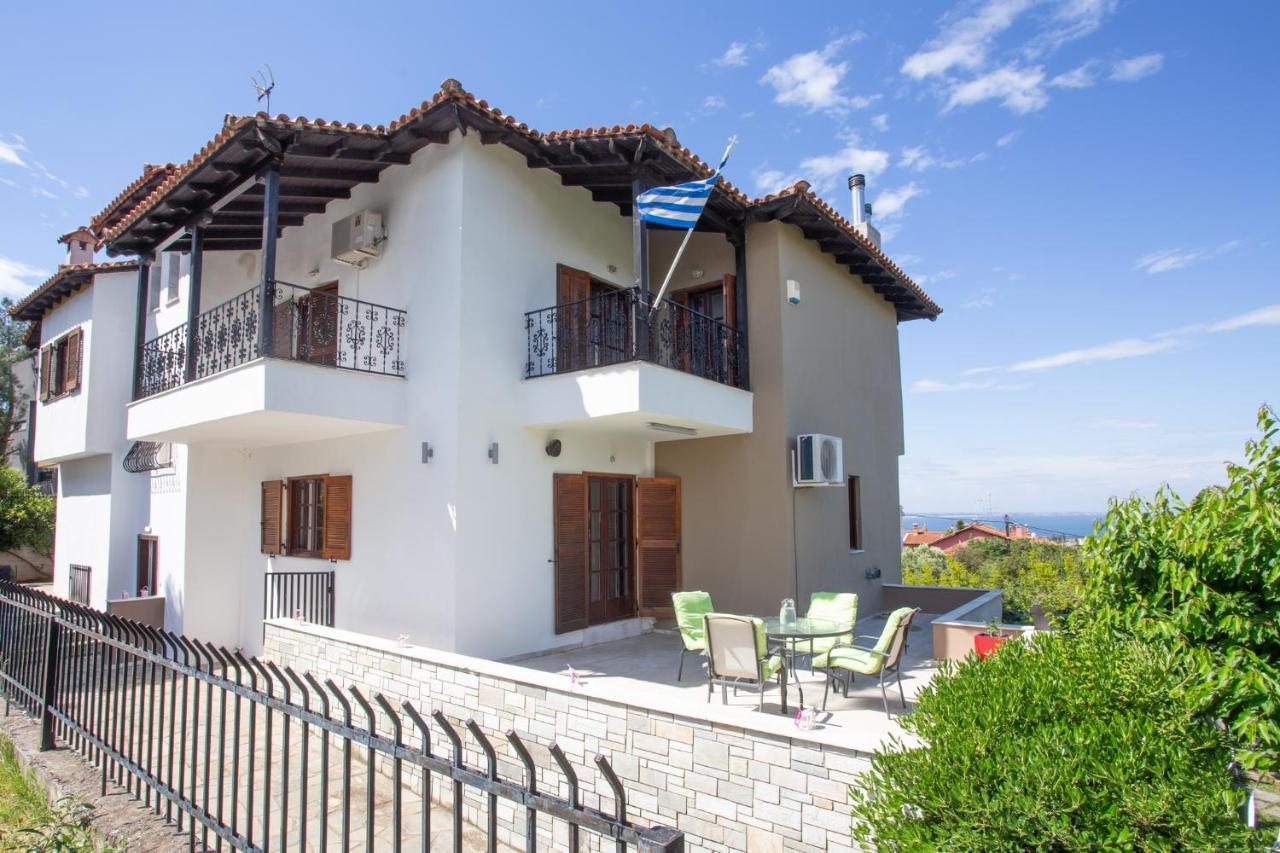 Τraditional Fully Detached Villa On A Luxurious Hillock Of Thessaloniki With Its Own Garden Also For Family & Wedding Gatherings For 10 To 25 People Only 15 Minutes From Airport Zewnętrze zdjęcie