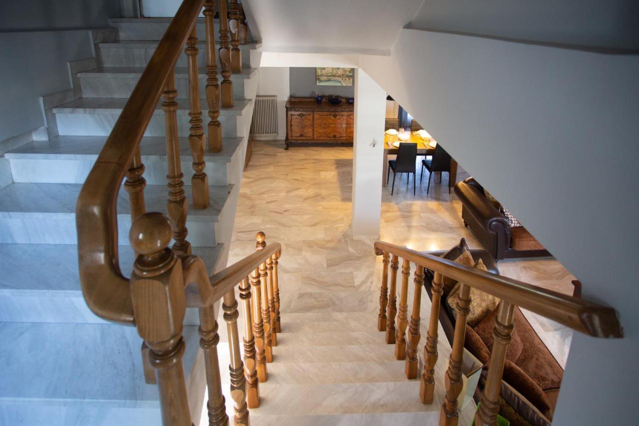 Τraditional Fully Detached Villa On A Luxurious Hillock Of Thessaloniki With Its Own Garden Also For Family & Wedding Gatherings For 10 To 25 People Only 15 Minutes From Airport Zewnętrze zdjęcie