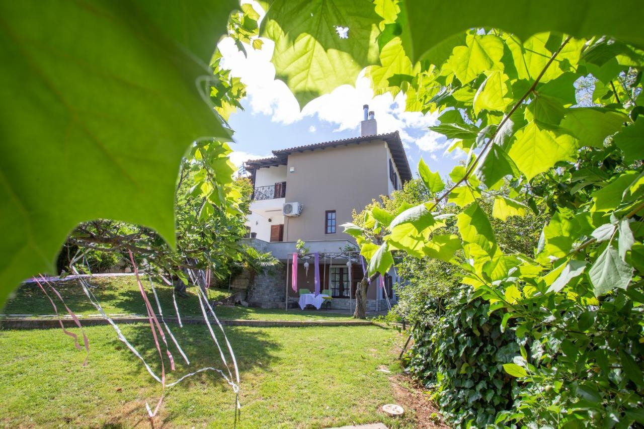Τraditional Fully Detached Villa On A Luxurious Hillock Of Thessaloniki With Its Own Garden Also For Family & Wedding Gatherings For 10 To 25 People Only 15 Minutes From Airport Zewnętrze zdjęcie