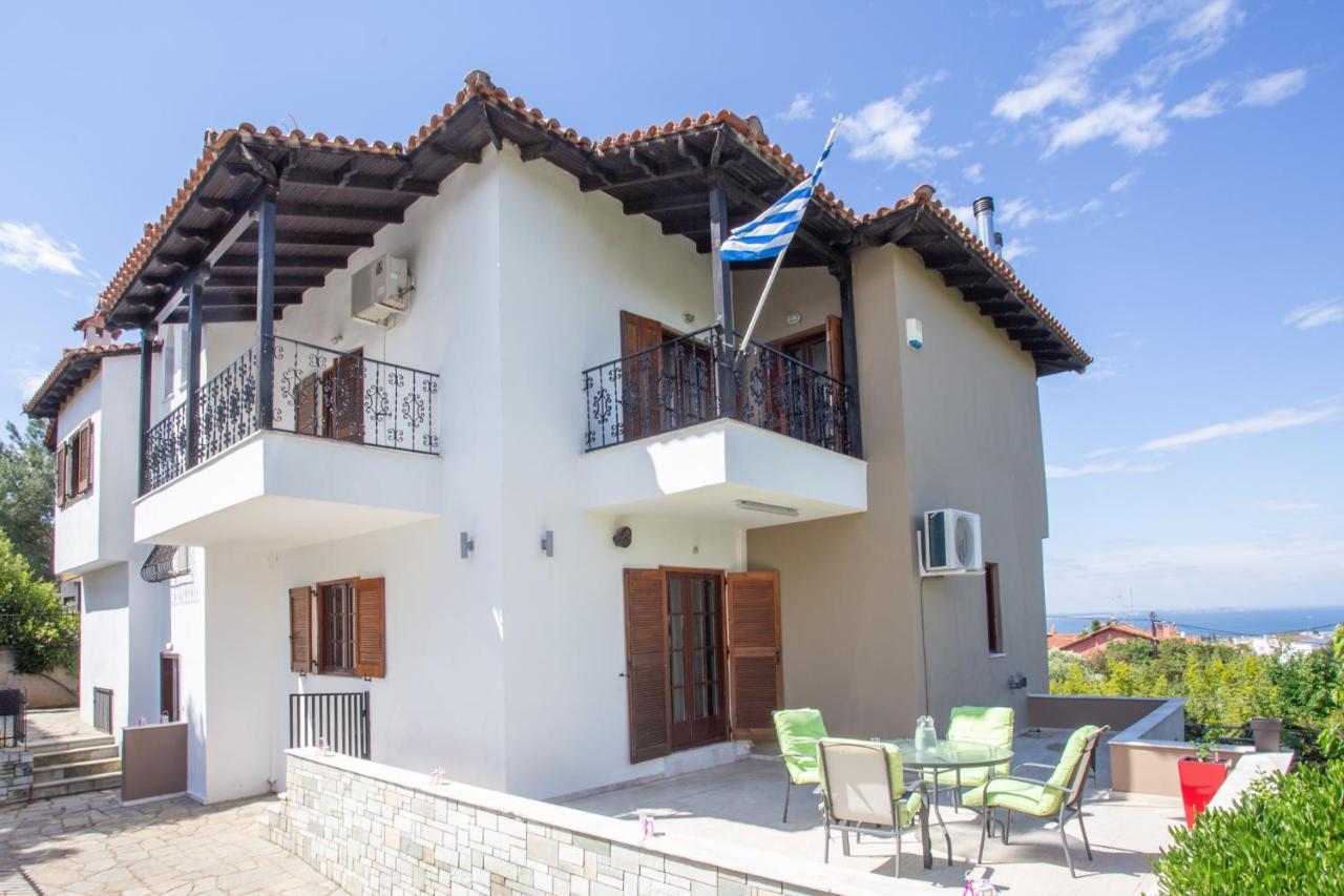 Τraditional Fully Detached Villa On A Luxurious Hillock Of Thessaloniki With Its Own Garden Also For Family & Wedding Gatherings For 10 To 25 People Only 15 Minutes From Airport Zewnętrze zdjęcie